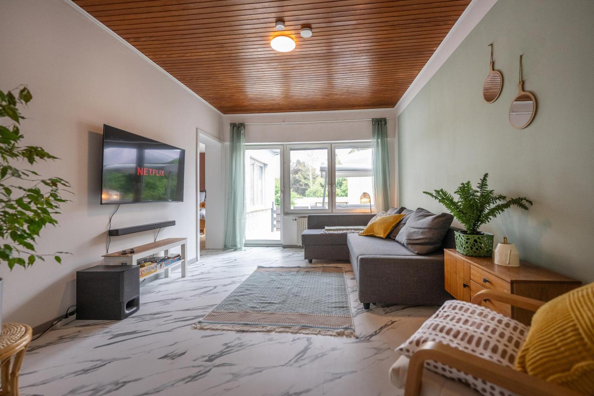 Wohlfuehlwohnung Mit 25 Qm Terrasse, Netflix Koblenz  Dış mekan fotoğraf